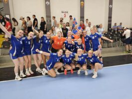 U17 landslið kvenna fagnar sigrinum í dag (HSÍ)